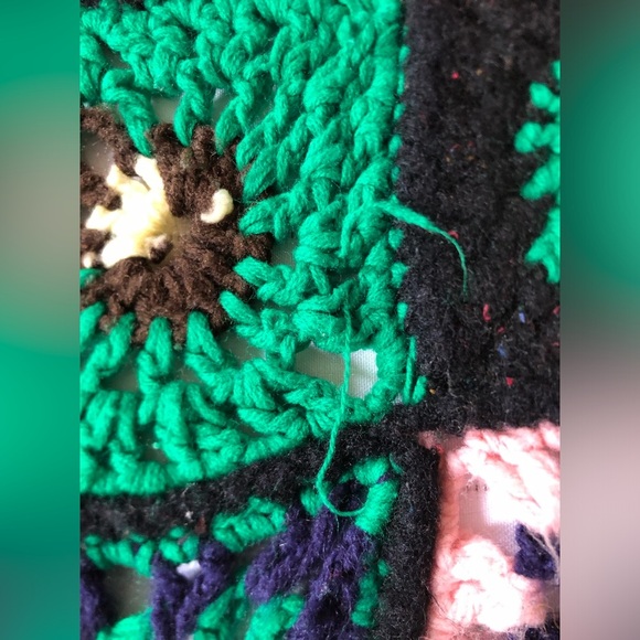 1970s Hand Crocheted Granny Square Blanket - Picture 12 of 15